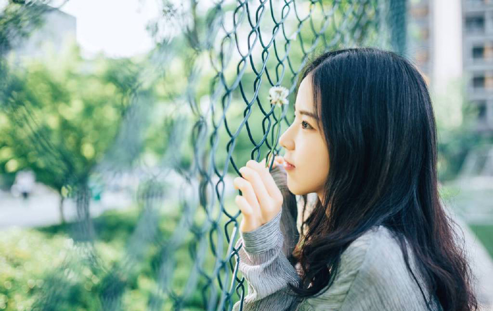 “让他进来吧。”邓贤看了刘璝一眼，点头道。